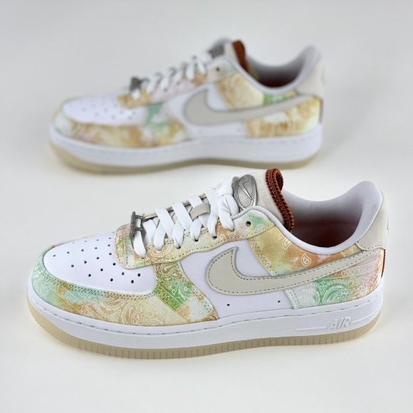 Nike Air Force 1 07 LX Pastel Paisley Women's Sneakers Shoes White FJ7739 101 - Picture 2 of 12